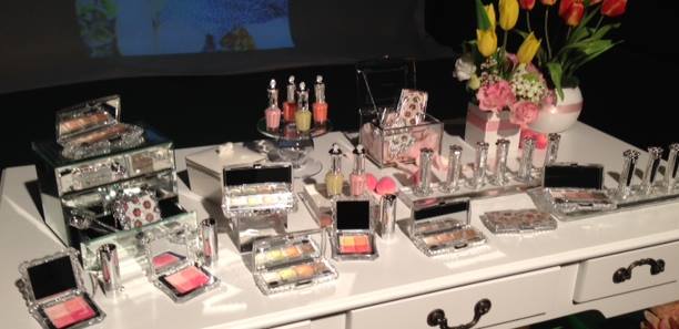 JILL STUART新名"吉麗絲朵"，2014春妝萌到翻!