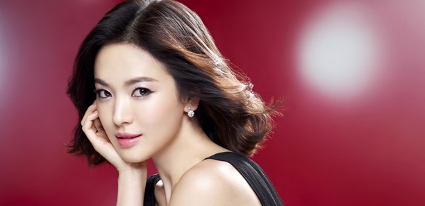 宋慧喬代言聖誕妝，新品好生火!｜新品推薦