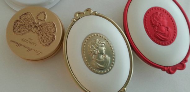 公主們！ 用珠寶盒上妝囉！