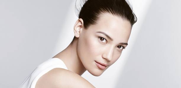 超V小臉保養再進化，3V概念滿足小臉控｜精華液推薦