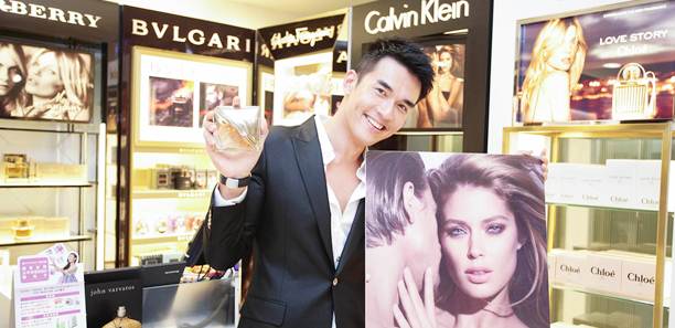 十六個夏天's方韋德會回頭的香味!REVEAL揭愛女性淡香精獨特的海鹽味詮釋性感魅力|小編現場直擊 十六個夏天's方韋德會回頭的香味!REVEAL揭愛女性淡香精獨特的海鹽味詮釋性感魅力|小編現場直擊