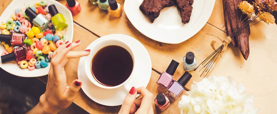 帶媽咪去時尚餐廳吃BUFFET 還送指甲油！有吃有拿！