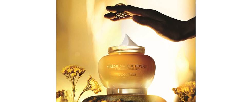 藉由深度滋潤與舒緩讓肌膚再現青春彈力光采