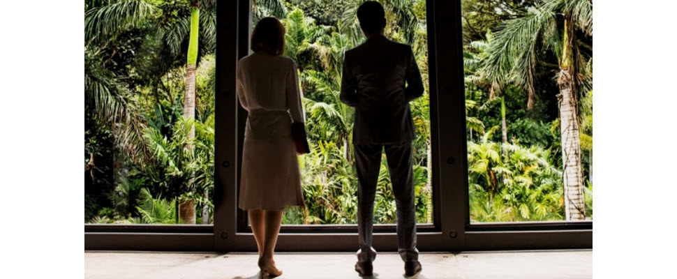 超耐跑高跟鞋！電影女主角逃難都穿它