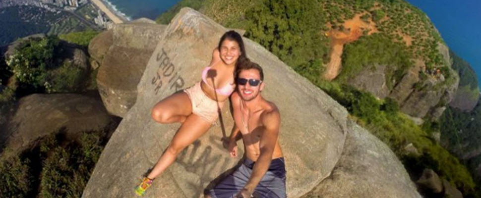 與眾不同的閃照，瘋狂情侶懸崖旁邊曬恩愛