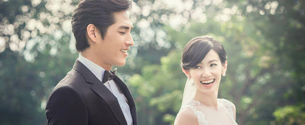 藍正龍甜蜜曬愛妻孕照，周幼婷纖細筷子腿氣死眾網友～