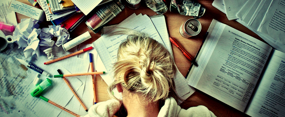 不要再碎碎念了！研究調查發現，桌子亂的人比較有創意