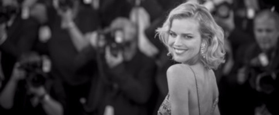 被譽為90年代的瑪麗蓮夢露，Eva Herzigova在坎城展現女人的風華絕代～