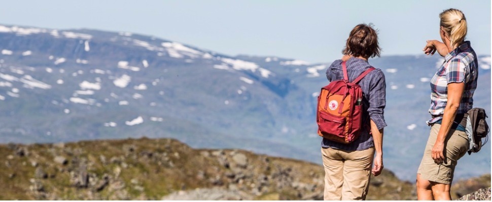 北歐人手一個的後揹包，沒想到居然有那麼多顏色選擇～