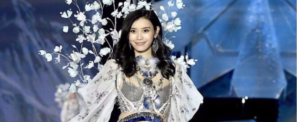 驚天一仆摔出高人氣,街拍女王奚夢瑤私服有啥看點?