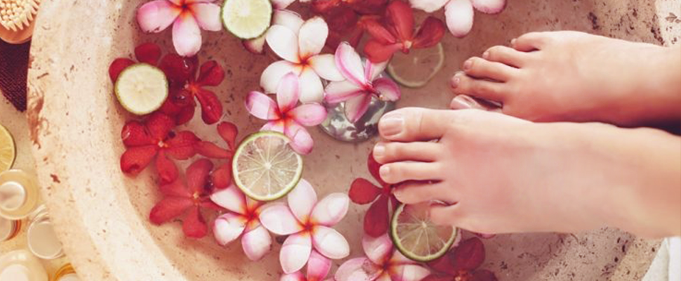 天氣冷~泡腳勝過喝補品,3款冬日足浴湯今天下班就試試 天氣冷~泡腳勝過喝補品,3款冬日足浴湯今天下班就試試